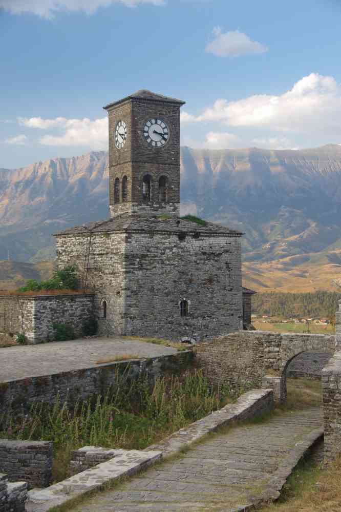 Tour de l’horloge dans la citadelle de Gjirokastër, le 20 juillet 2016