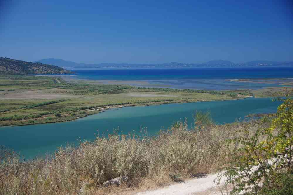 Canal reliant le lac de Butrint (Buthrote (Buthrotum), Βουθρωτόν) et la mer Ionienne, le 21 juillet 2016