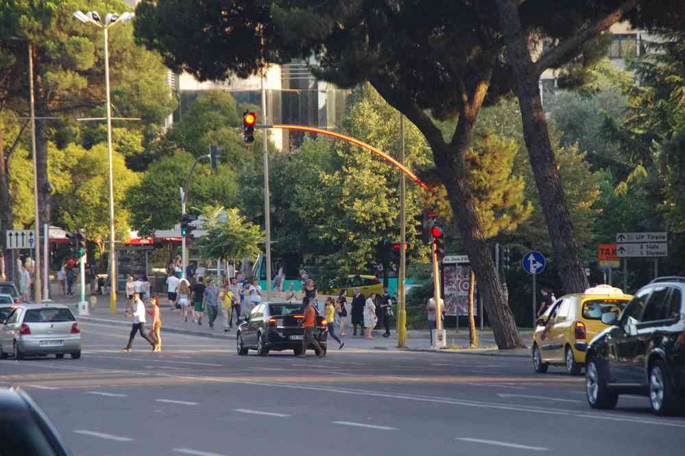 Tirana : feux tricolores de l’avenue Dëshmët e Kombit, le 23 juillet 2016
