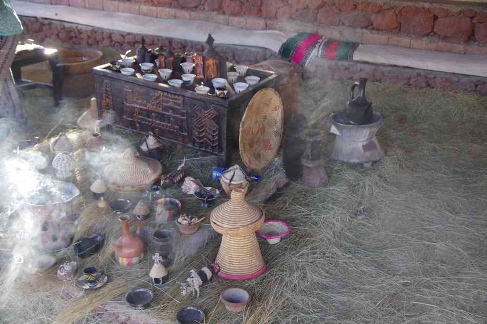 Lalibela (ላሊበላ), préparation du café éthiopien traditionnel, le 9 janvier 2017