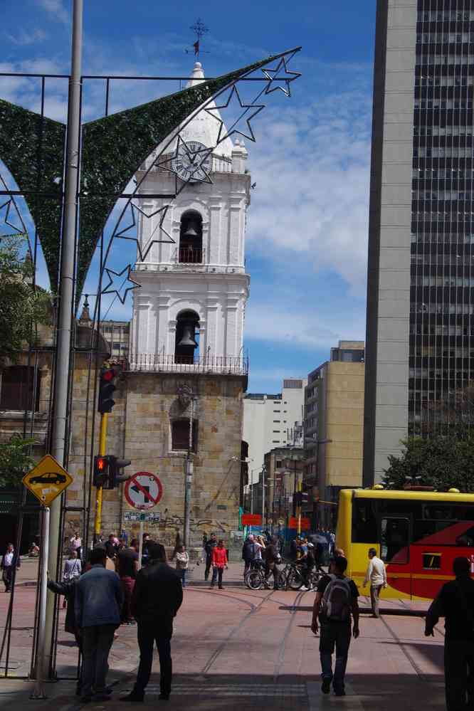 Bogotá, rue commerçante Carrera 7 (ou avenue Eduardo Posada Flórez) ; église San Francisco, le 23 janvier 2018
