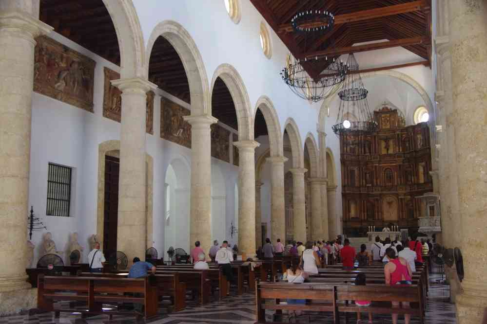 Carthagène-des-Indes, cathédrale Sainte-Catherine-d’Alexandrie, le 2 février 2018. Contrairement à l'Europe il y a toujours du monde dans les églises en Colombie