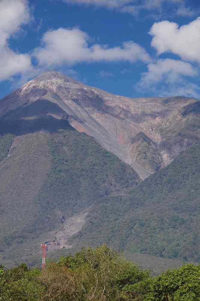 Arrêt au pied du volcan de Fuego, le 11 février 2020