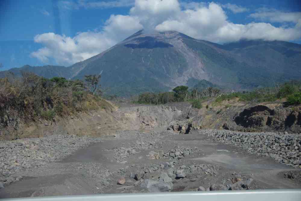 Trajectoire de la coulée pyroclastique descendue en 2018 du volcan de Fuego, le 11 février 2020