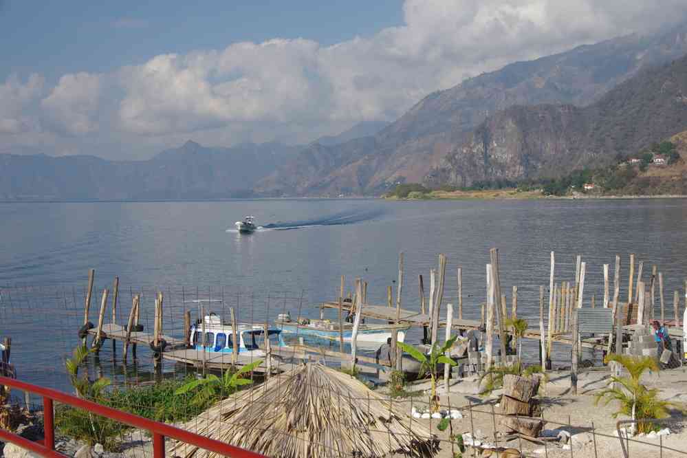 Le lac Atitlán vu depuis Panajachel, le 12 février 2020