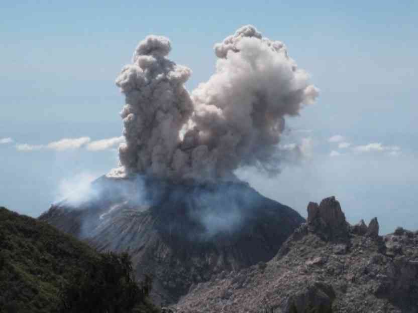 Explosion du Santiaguito (provenance : Internet)