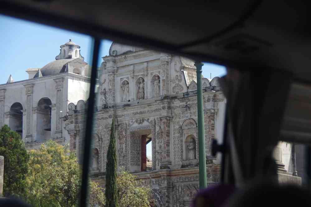 La cathédrale de Quetzaltenango photographiée depuis le bus, le 14 février 2020