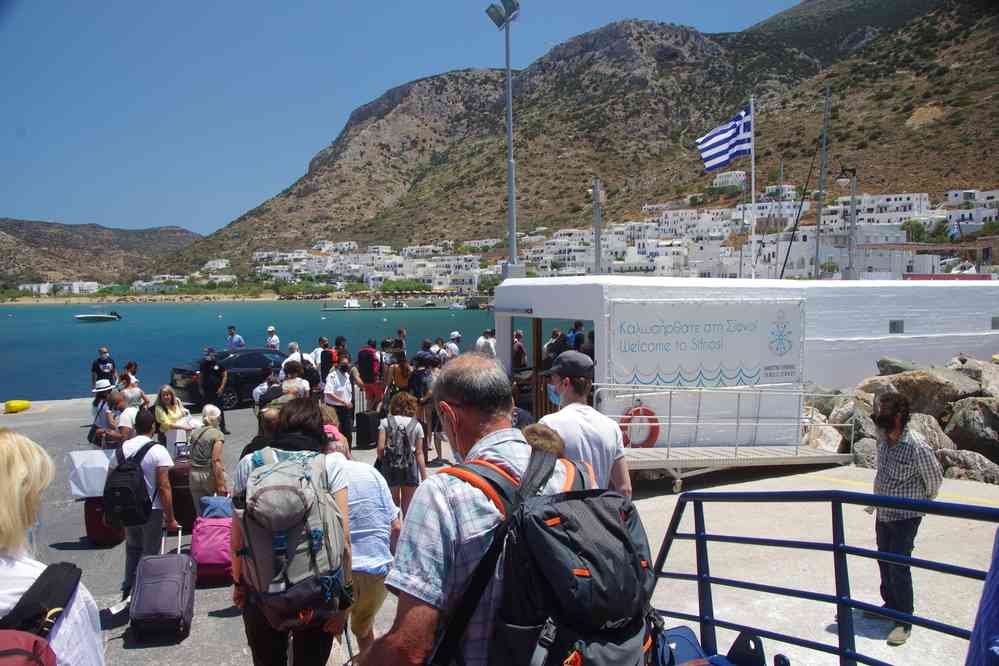 Débarquement à Siphnos (Ν. Σίφνος) (port de Kamares (καμάρες)), le 21 juin 2021