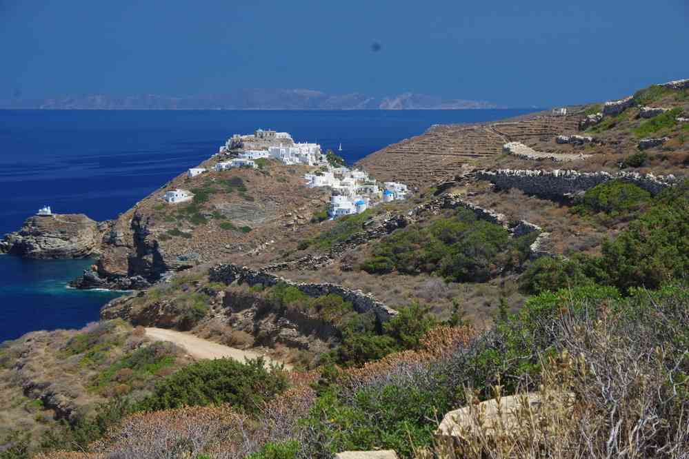 Siphnos (Ν. Σίφνος), vue vers Kastro (Κάστρο), le 21 juin 2021