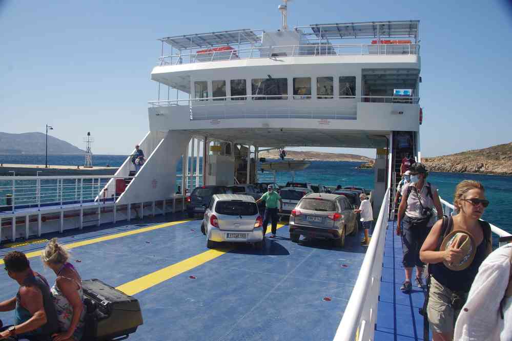 Débarquement à Kimolos (Ν. Κίμολος) (port de Psathi (Ψάθη)), le 28 juin 2021