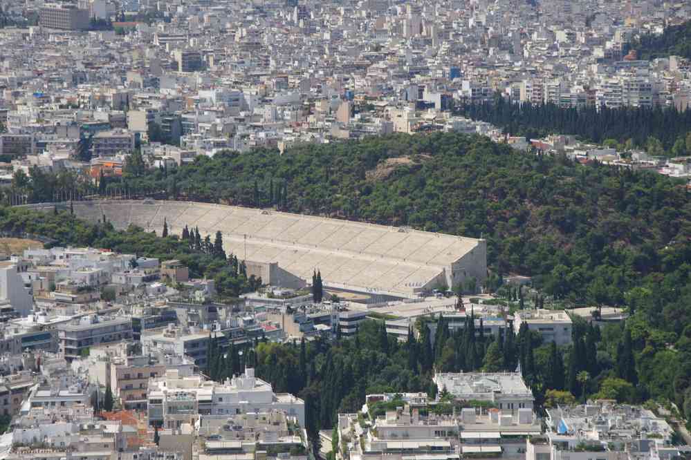 Athènes : le stade des Panathénées (Παναθηναϊκό Στάδιο) vu du Lycabette (Λυκαβηττός), le 3 juillet 2021
