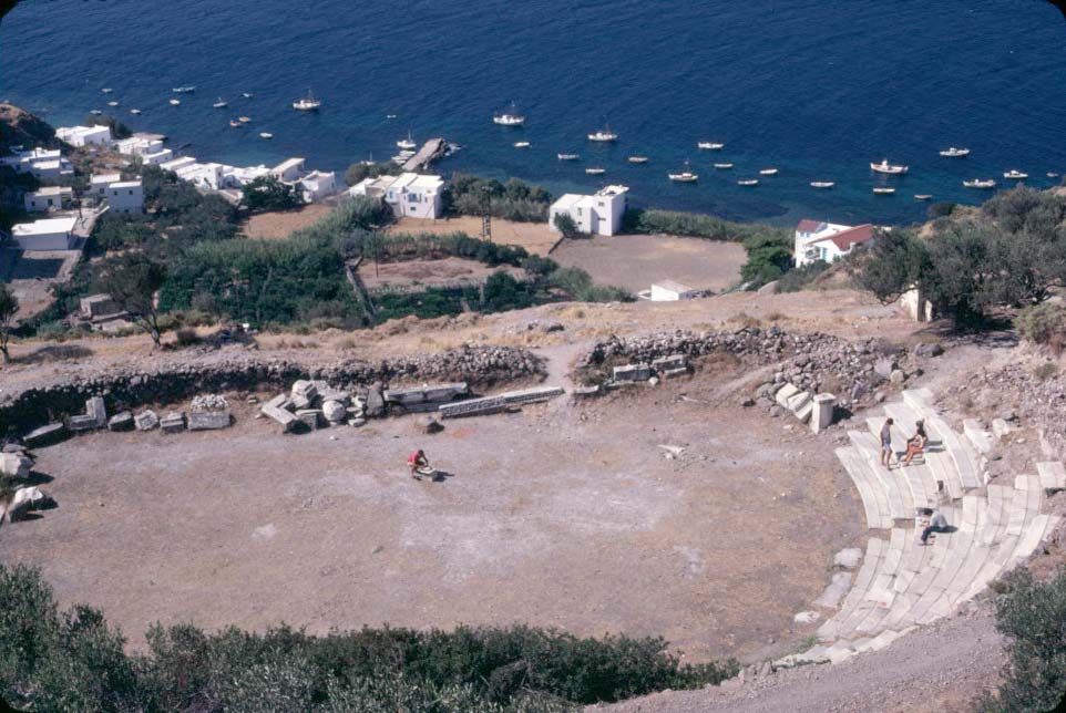 Restes de théâtre antique à Milo (Μήλος), le 18 août 1986
