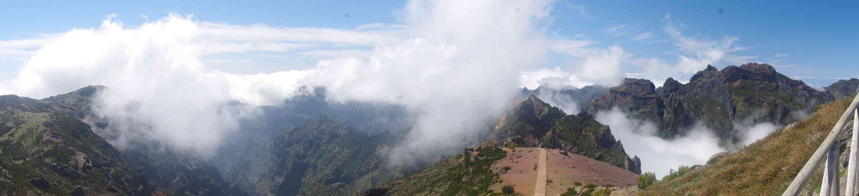 Du pico do Arieiro (1818 m), le 5 mai 2022