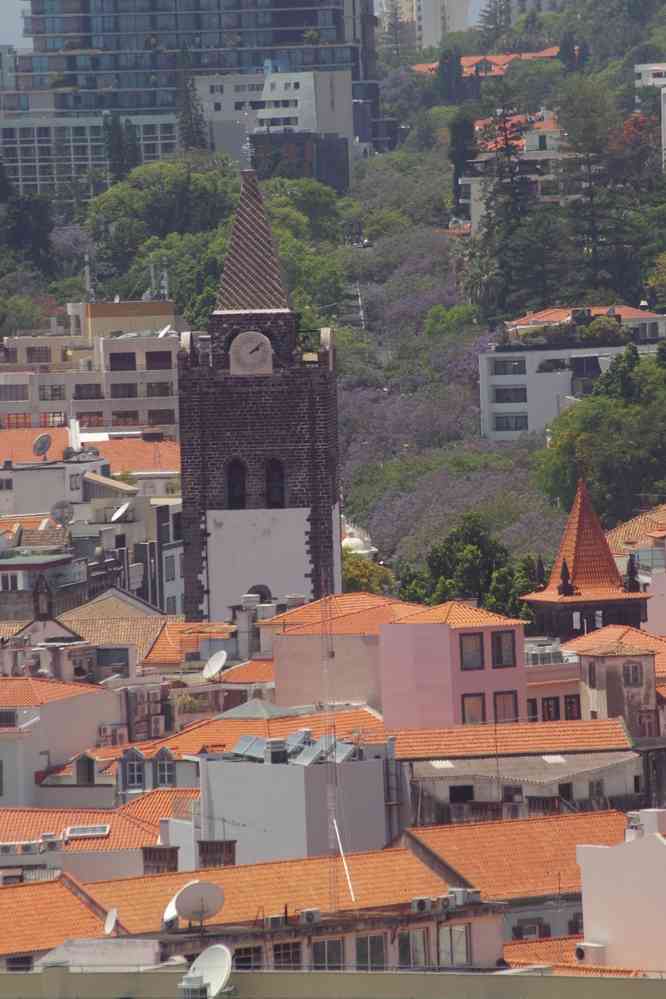 Funchal, descente en télécabine. Le clocher de la cathédrale, le 13 mai 2022