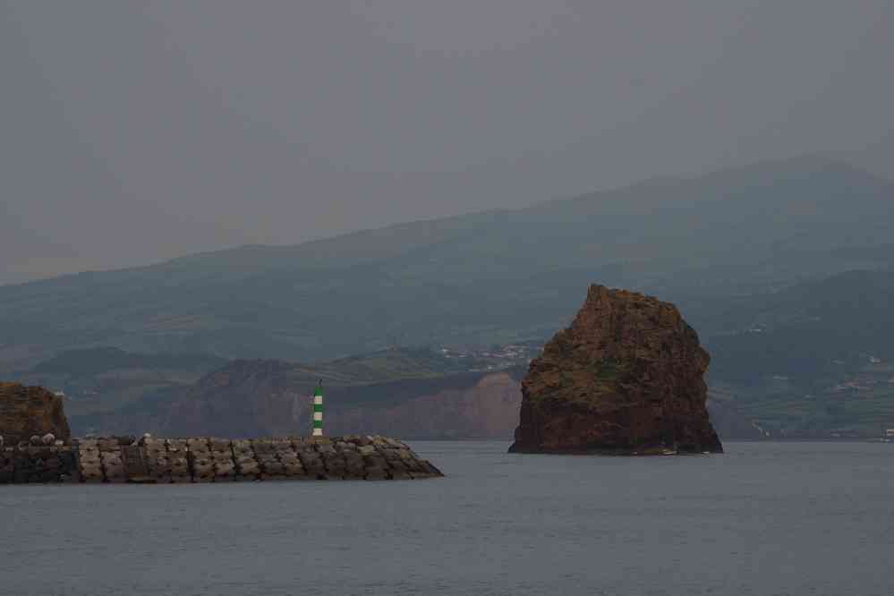 Les rochers marins entre Pico et Faial. (le rocher couché et le rocher debout), le 25 juin 2023