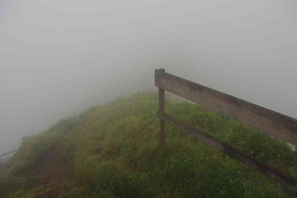 Départ de la randonnée autour de la caldeira de Faial. Nous n’en verrons pas davantage ! (26 juin 2023)