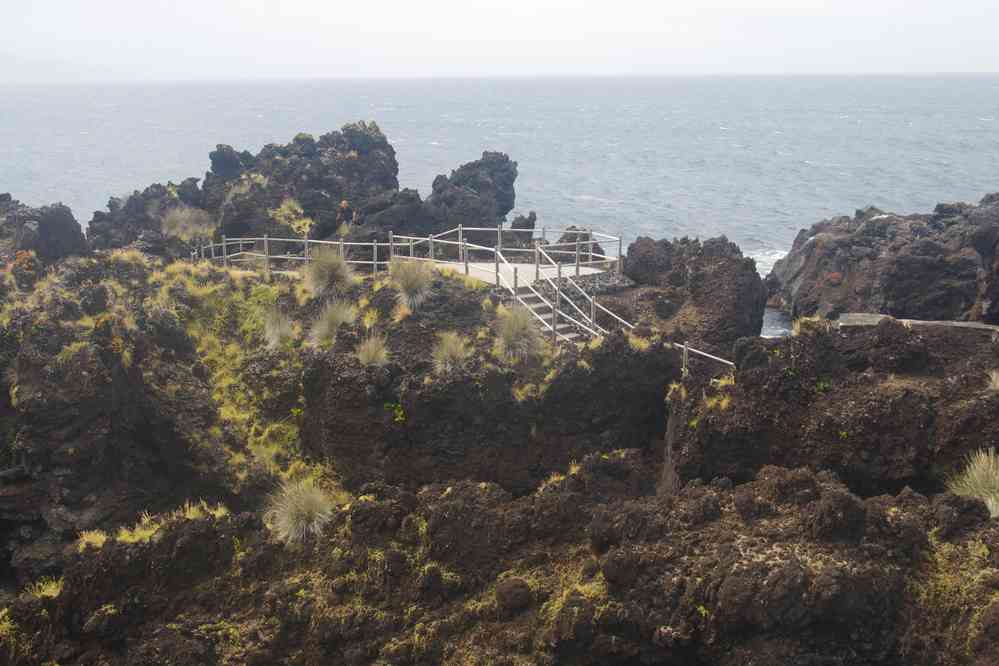 Île de Pico, parcours aménagé sur la pointe de Cachorro, le 29 juin 2023