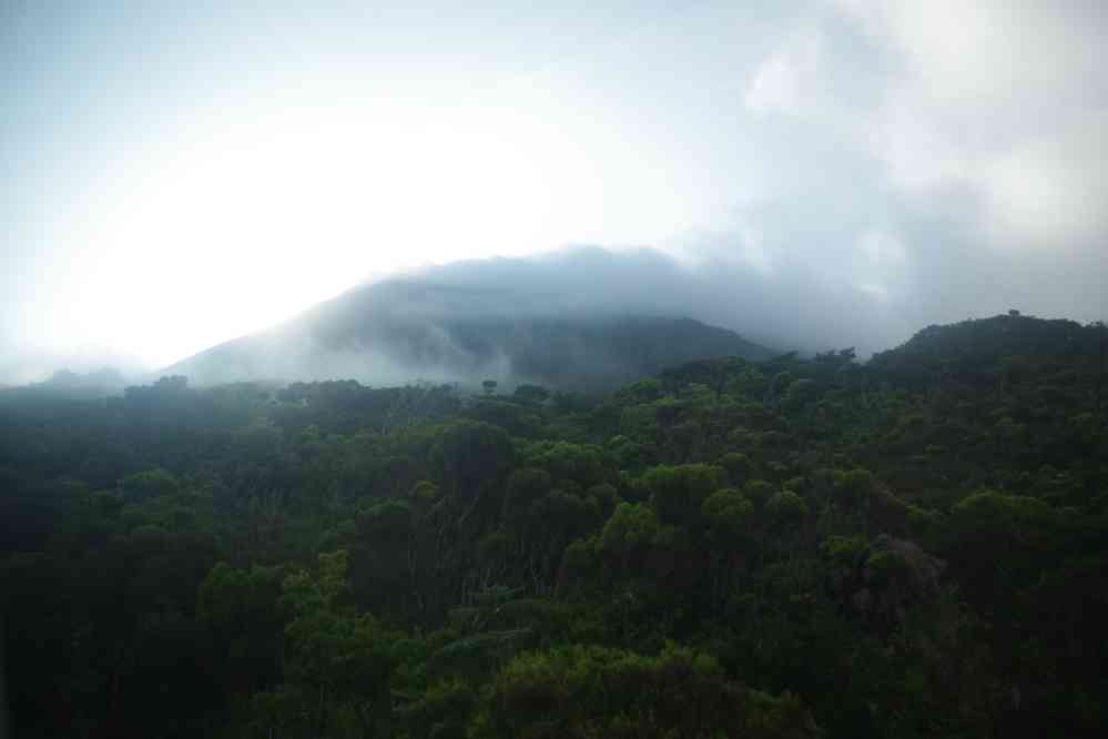 Début d’ascension du volcan Pico (le sommet dans le brouillard), le 30 juin 2023