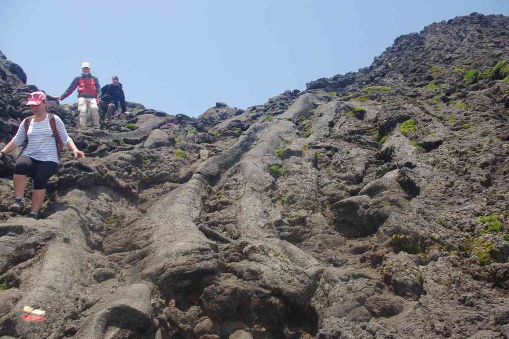 Descente du volcan Pico. Les flancs du Pequeno, le cône sommital, le 30 juin 2023