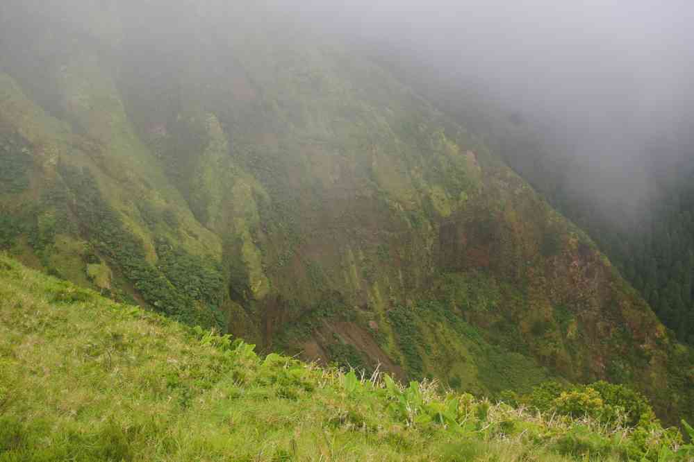 Sans doute pendant la montée au Pico da Cruz. Caldeira des Sete Cidades, le 6 juillet 2023