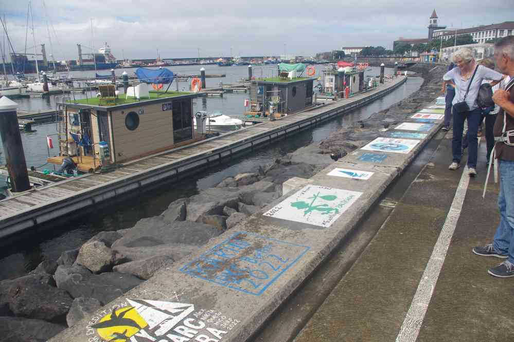 Ponta Delgada, graffitis laissés par des plaisanciers, le 7 juillet 2023