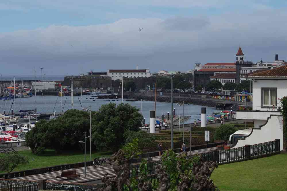 Ponta Delgada, vue depuis l’église paroissiale São Pedro, le 7 juillet 2023