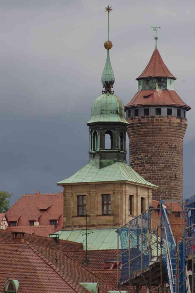 Nuremberg, le donjon du château impérial, photographié au téléobjectif, le 4 août 2023