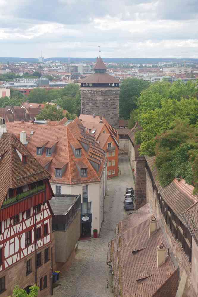 Nuremberg, les remparts vus depuis la maison de Pilate (Pilatushaus), le 4 août 2023