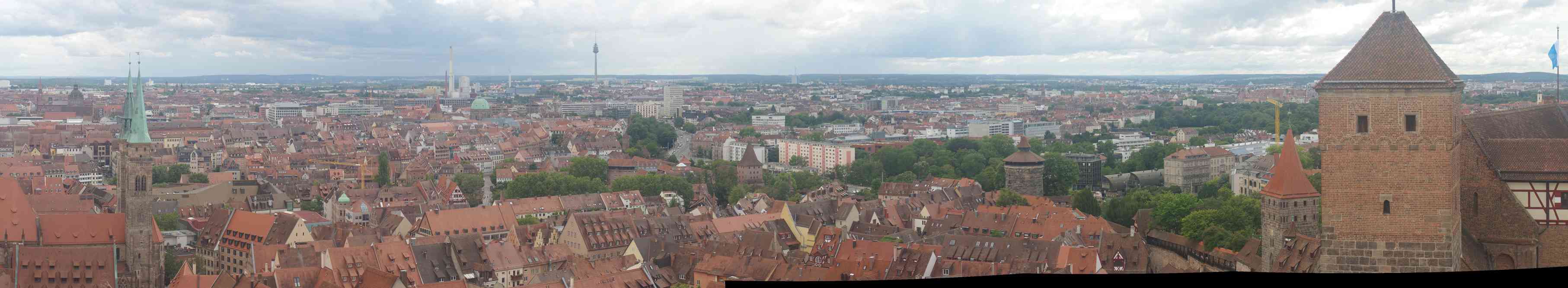 La ville de Nuremberg photographiée depuis le château impérial, le 4 août 2023