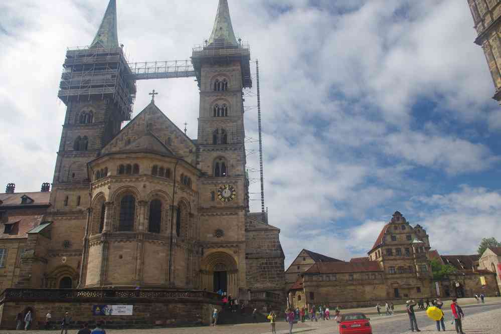 Cathédrale Saint-Pierre-et-Saint-Georges de Bamberg (ou Kaiserdom). De style roman tardif et gothique, bâtie entre les XIᵉ et XIIIᵉ siècles, le 9 août 2023
