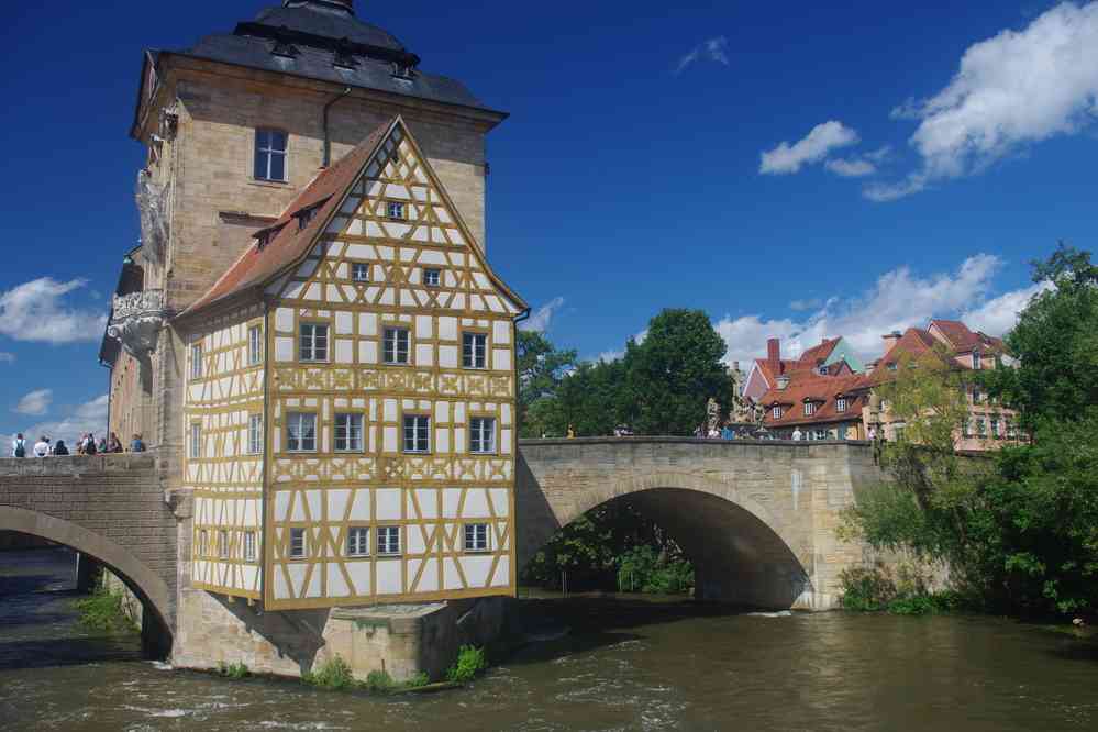 Bamberg, l’ancien hôtel de ville vu depuis la passerelle Geyerswörth, le 9 août 2023