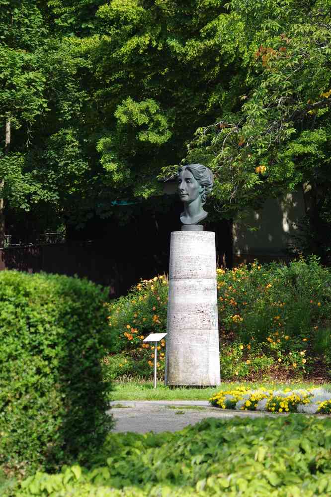 Buste de Cosima près du Festspielhaus, le 10 août 2023