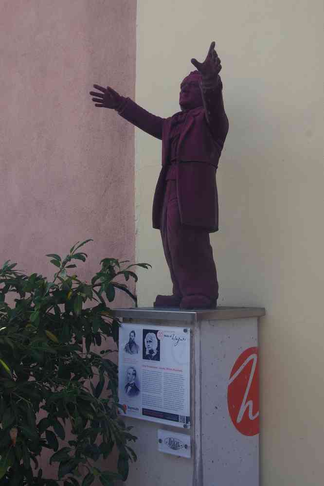Bayreuth, figurine représentant Wagner et située sur la Maximilianstraße, le 10 août 2023