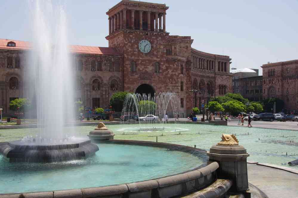 Erevan (Երևան), place de la République, le 30 juillet 2017