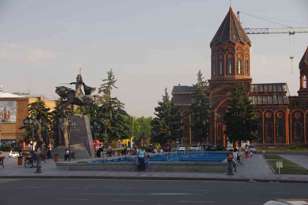 Visite vespérale (et écourtée) de Gyumri (Գյումրի) la seconde ville d’Arménie, le 4 août 2017