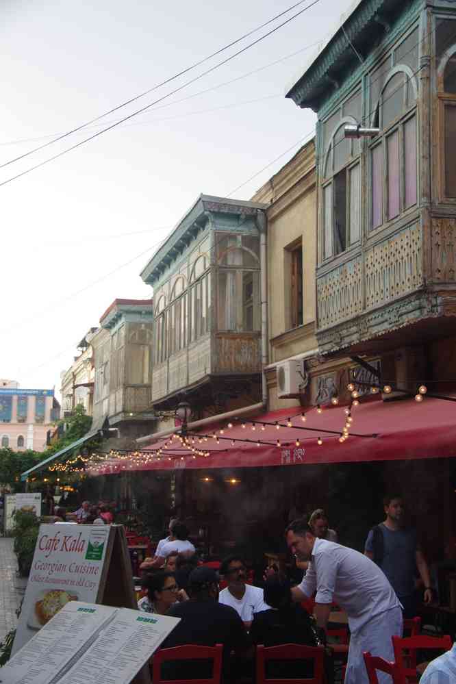 Tbilissi (თბილისი), balcons typiques, le 10 août 2017