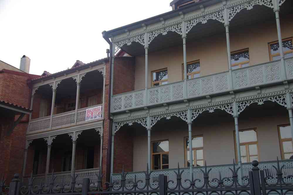 Tbilissi (თბილისი), balcons typiques, le 10 août 2017