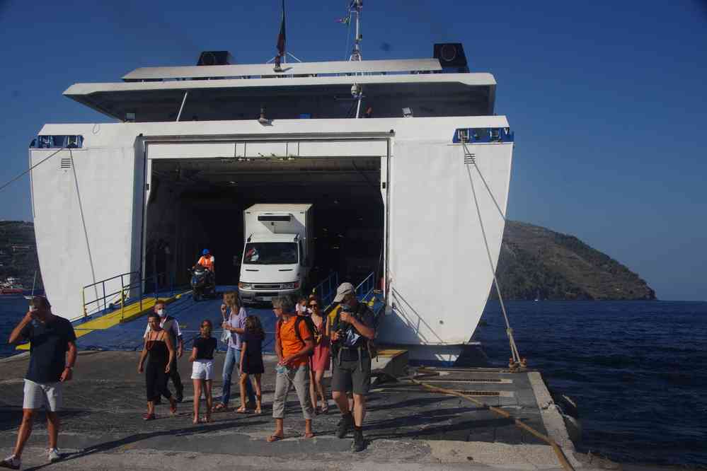 Lipari, débarquement du transbordeur, le 3 août 2020