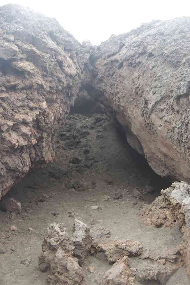 Etna : tunnel de lave près du cratère Barbagallo, le 7 août 2020