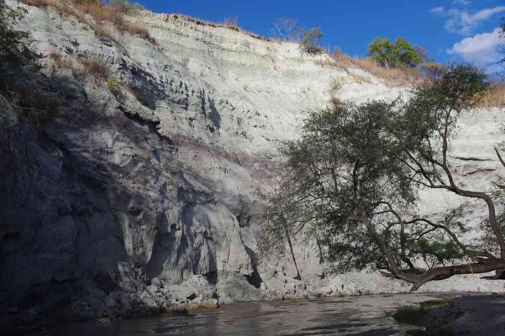 La rivière du quatrième camp et ses parois d’argile verte, le 19 juillet 2018