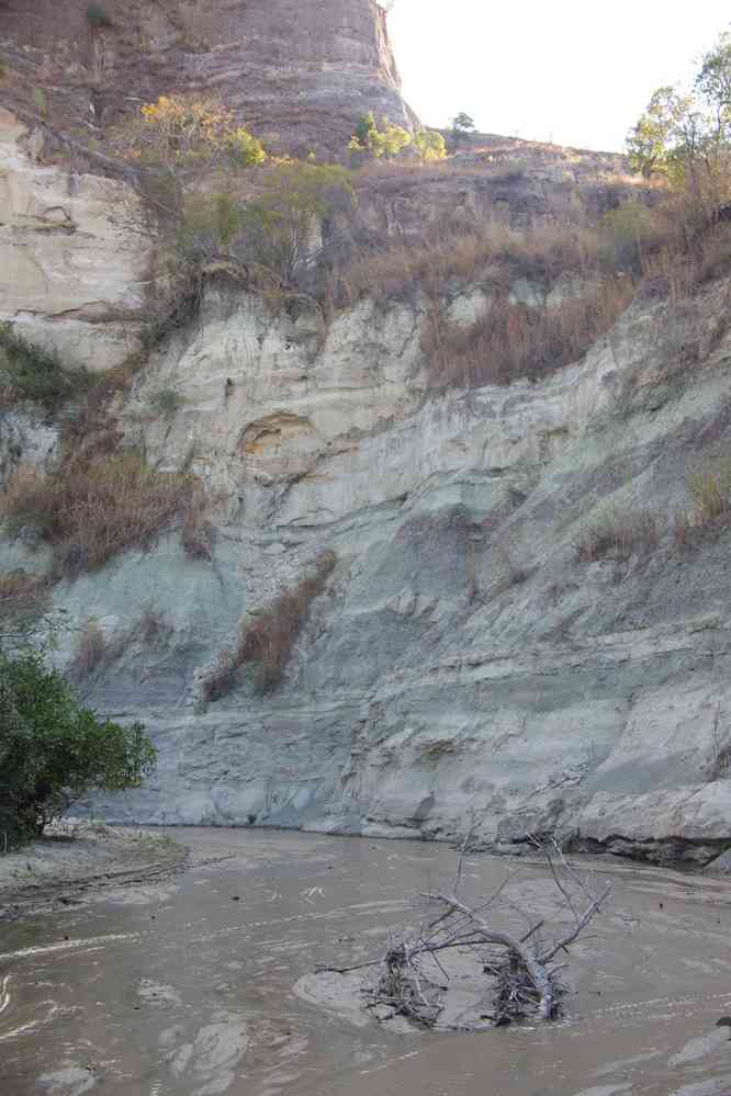 La rivière du quatrième camp et ses parois d’argile verte, le 19 juillet 2018