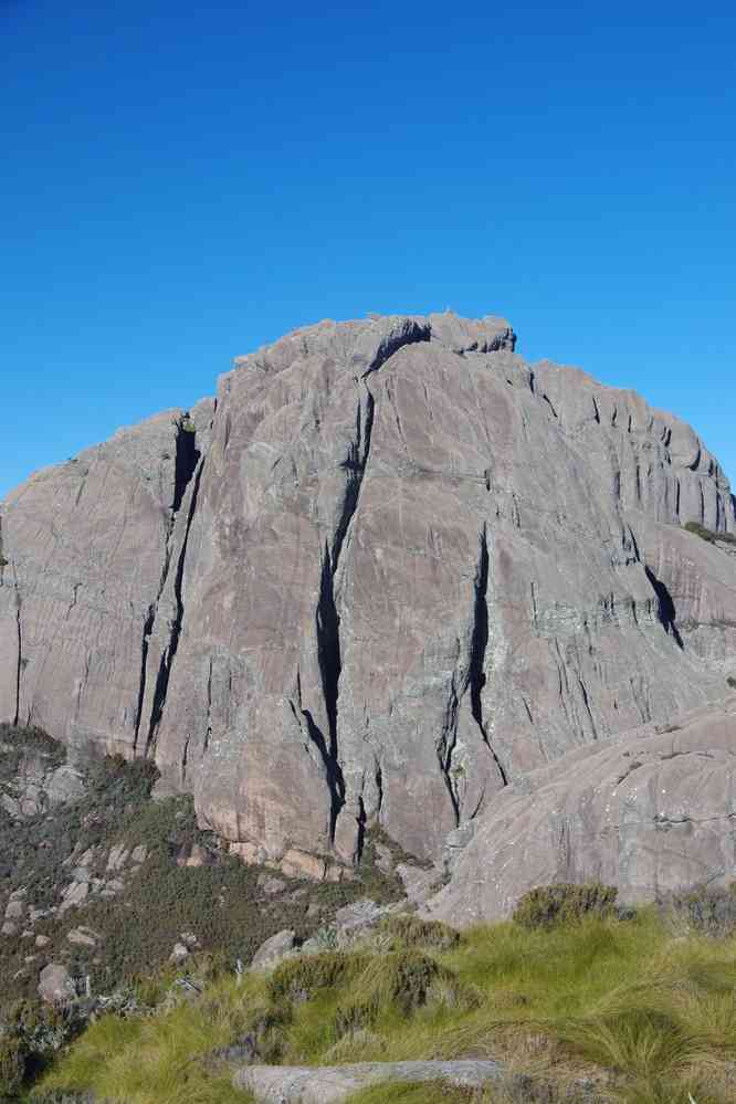 Vue sur le pic Imarivolanitra, le 27 juillet 2018