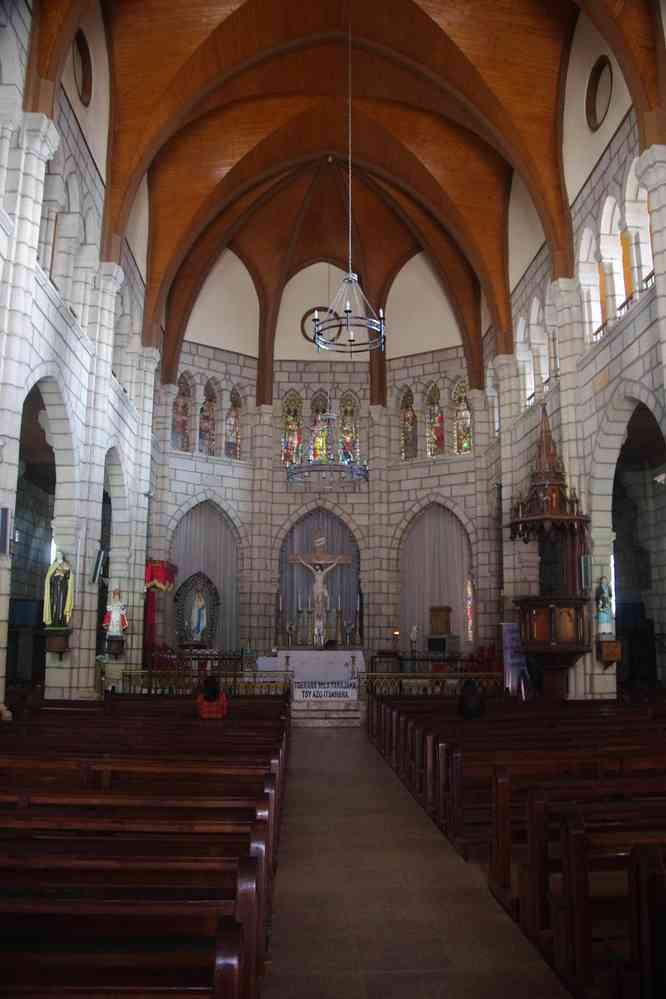 Intérieur de la cathédrale catholique d’Andohalo de Tananarive, le 1ᵉʳ août 2018