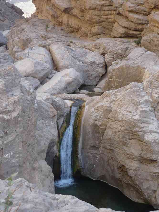 Petite cascade dans les gorges du Wadi Bani Khalid, le 30 mars 2012