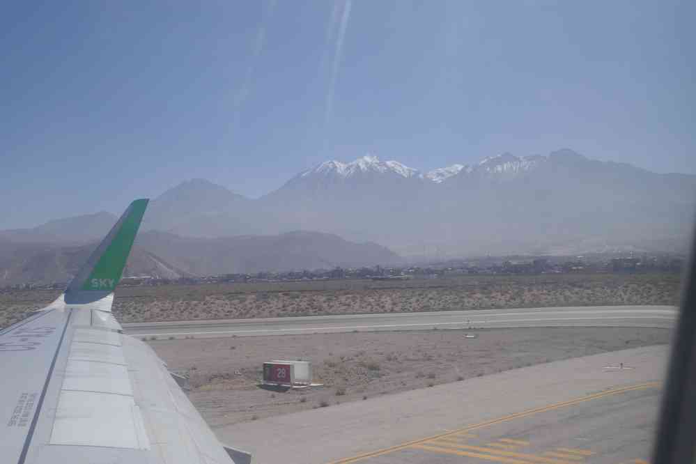 Atterrissage à Arequipa. Vue sur le Nevado Chachani (6057 m), le 4 août 2024