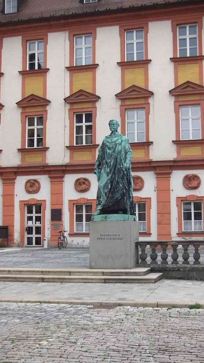 Bayreuth, statue de Maximilien II de Bavière (1811-1964). Devant le Vieux Château. 16 août 2019