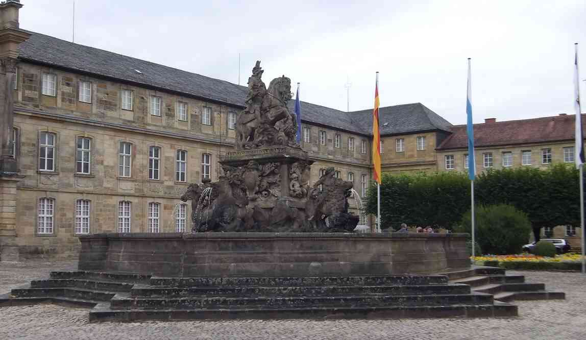 Fontaine du Margrave devant le Château Neuf. 15 août 2019