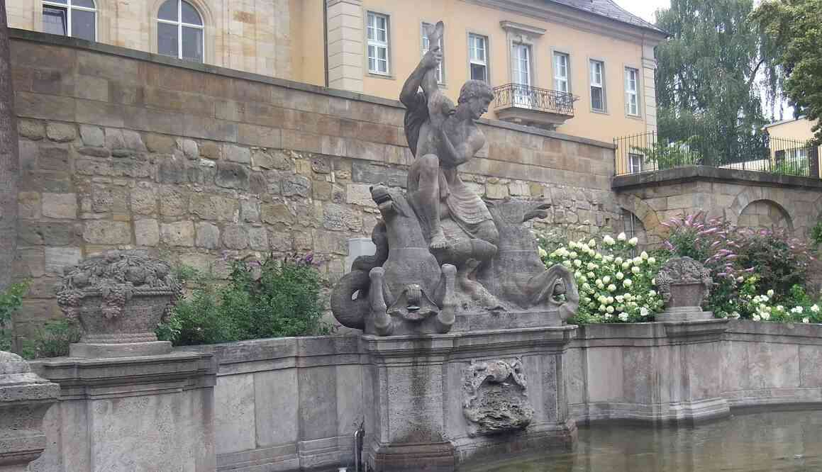 Bayreuth, fontaine faisant face à l’opéra des Margraves. 15 août 2019