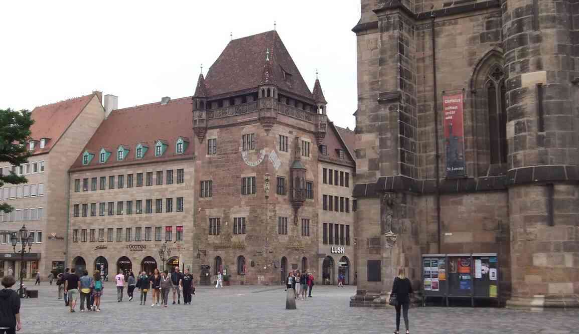 Nuremberg, l’église Saint-Laurent (à droite). 17 août 2019