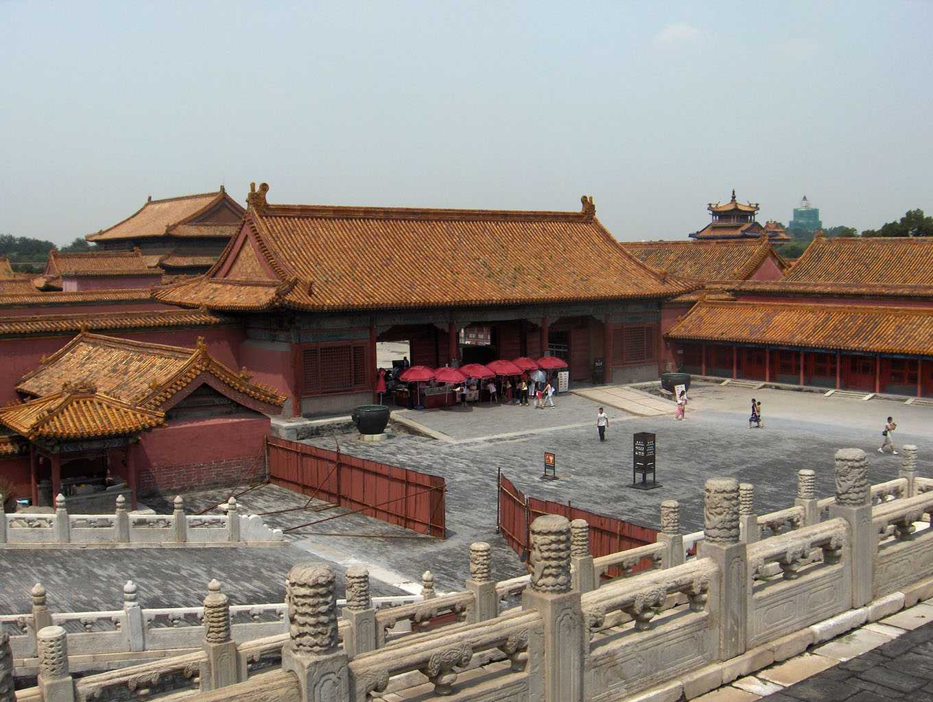 Une vue partielle de la cité Interdite à Pékin (le palais de la Pureté céleste), le 4 août 2005